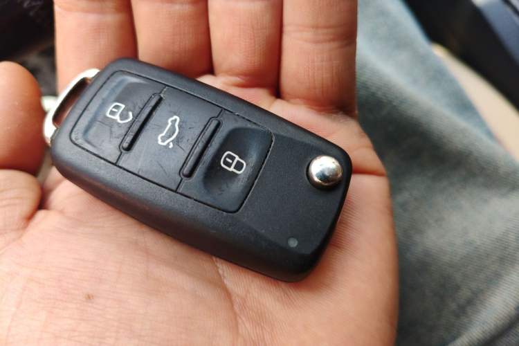 Used Volkswagen Sagitar 2017 1.6L Manual Comfort Model Vehicle Key