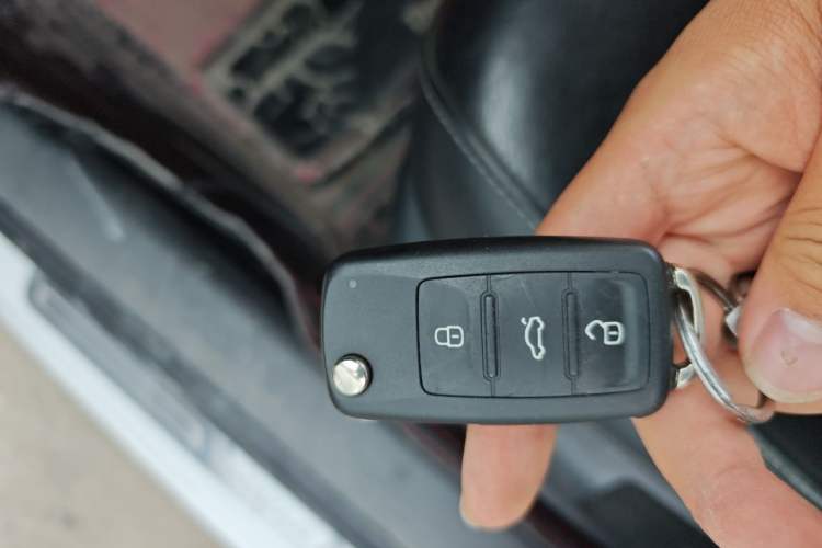 Used Volkswagen Sagitar 2017 1.6L Automatic Fashion Model Vehicle Key