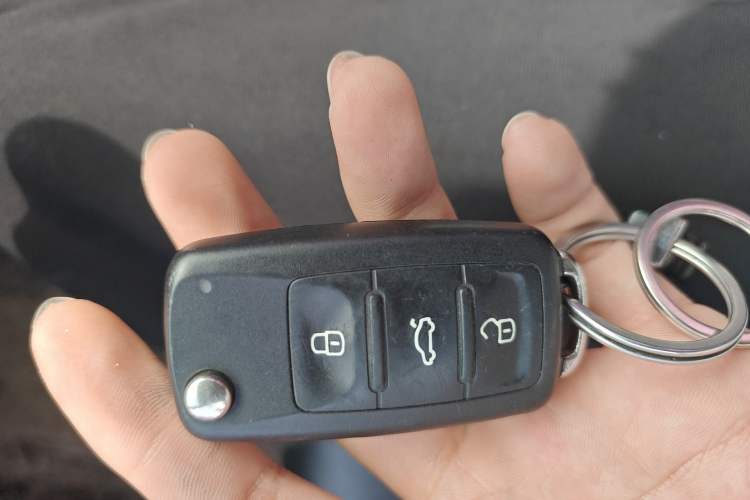 Used Volkswagen Sagitar 2017 230TSI Automatic Comfort Version Vehicle Key