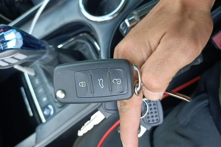 Used Volkswagen Sagitar 2017 230TSI Manual Comfort Model Vehicle Key