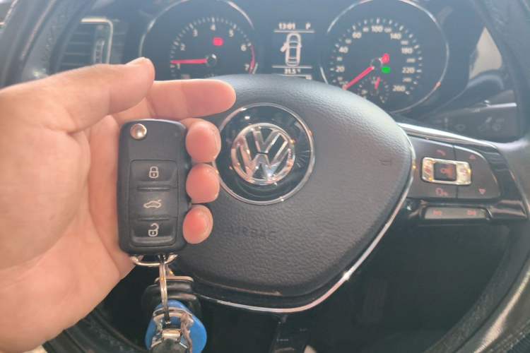 Used Volkswagen Sagitar 2017 180TSI Automatic Leading Model Vehicle Key