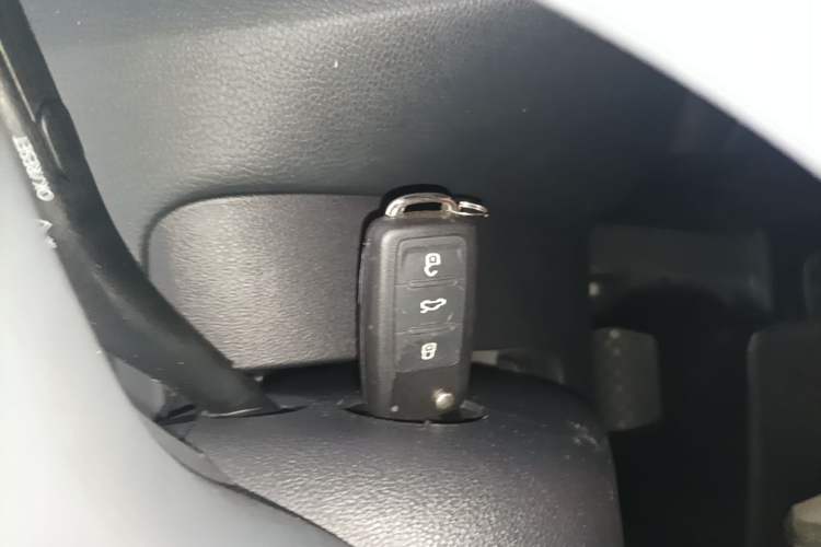 Used Volkswagen Sagitar 2017 1.6L Automatic Fashion Model Vehicle Key