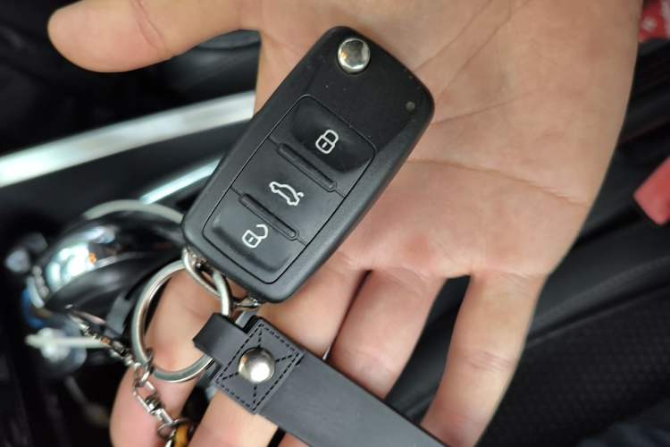 Used Volkswagen Sagitar 2017 230TSI Automatic Comfort Version Vehicle Key