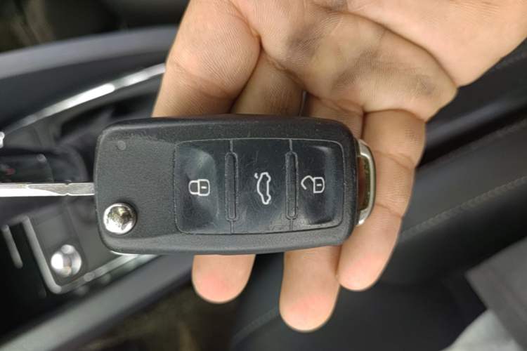 Used Volkswagen Sagitar 2017 230TSI Automatic Comfort Version Vehicle Key