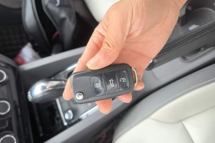 Used Volkswagen Sagitar 2017 230TSI Automatic Comfort Version Vehicle Key