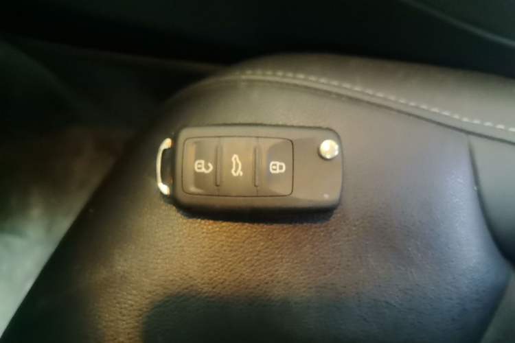 Used Volkswagen Sagitar 2017 230TSI Automatic Comfort Version Vehicle Key