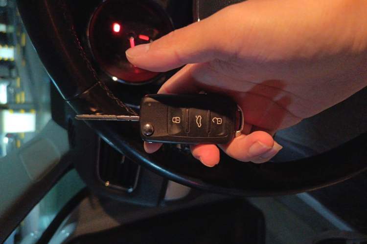 Used Volkswagen Sagitar 2017 230TSI Automatic Comfort Version Vehicle Key