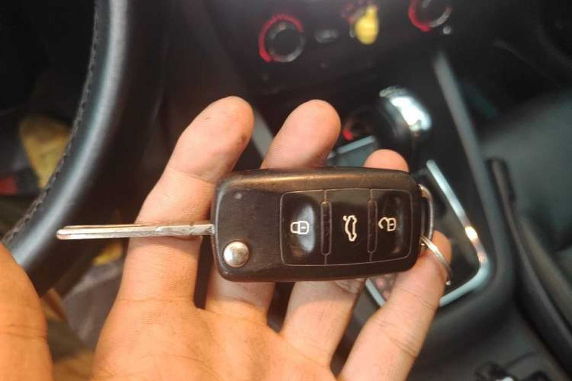 Used Volkswagen Sagitar 2017 230TSI Automatic Comfort Version Vehicle Key