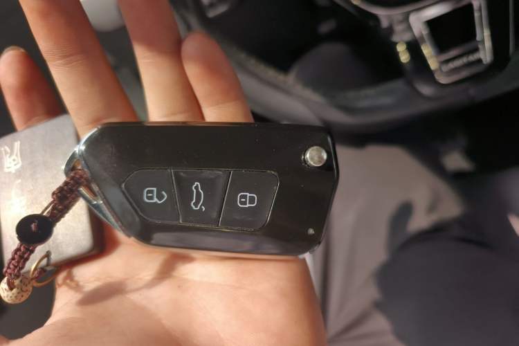 Used Volkswagen Sagitar 2017 230TSI Automatic Comfort Version Vehicle Key