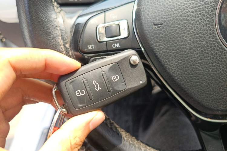 Used Volkswagen Sagitar 2017 230TSI Automatic Comfort Version Vehicle Key
