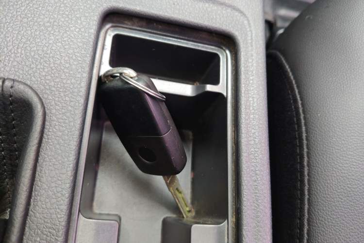 Used Volkswagen Sagitar 2017 1.6L Manual Comfort Model Vehicle Key