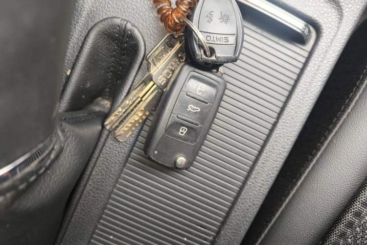 Used Volkswagen Sagitar 2017 230TSI Automatic Comfort Version Vehicle Key