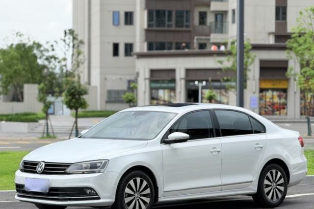 Used Volkswagen Sagitar 2017 230TSI Automatic Comfort Version