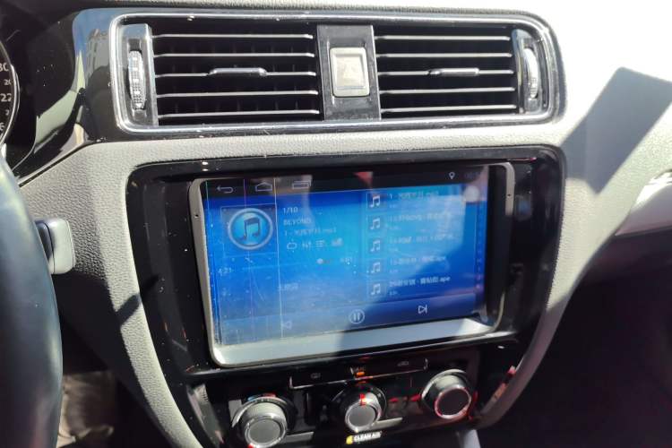 Used Volkswagen Sagitar 2017 230TSI Automatic Comfort Version Audio And AC Panel
