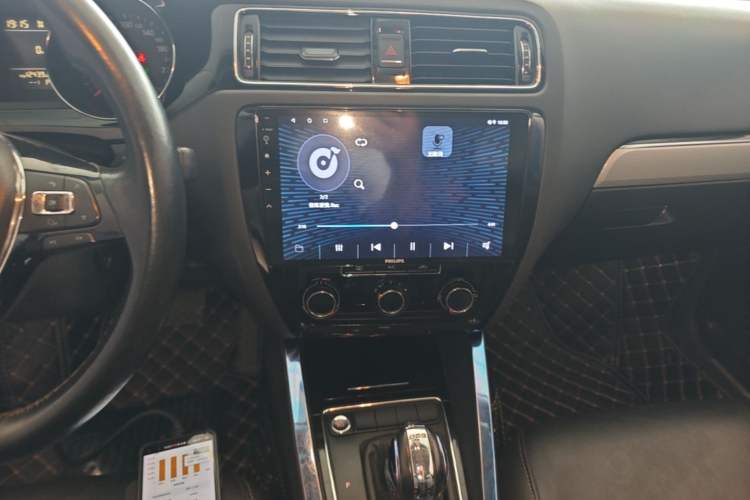 Used Volkswagen Sagitar 2017 230TSI Automatic Comfort Version Audio And AC Panel
