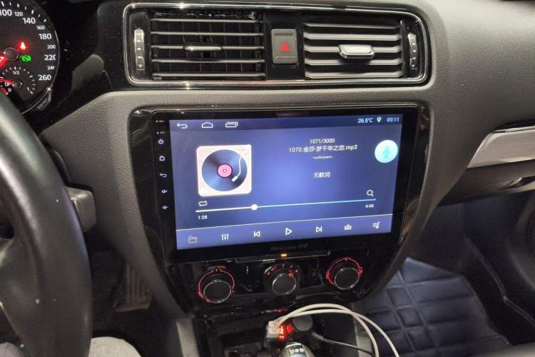 Used Volkswagen Sagitar 2017 230TSI Automatic Comfort Version Audio And AC Panel