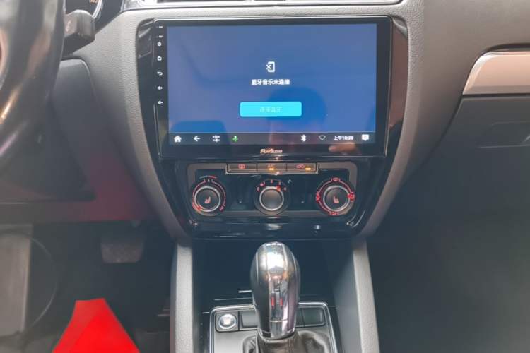 Used Volkswagen Sagitar 2017 180TSI Automatic Luxury Edition Audio And AC Panel