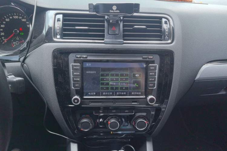 Used Volkswagen Sagitar 2017 230TSI Automatic Comfort Version Audio And AC Panel