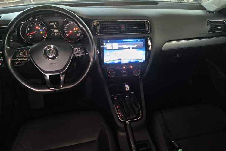 Used Volkswagen Sagitar 2017 1.6L Automatic Comfort Model Center Console