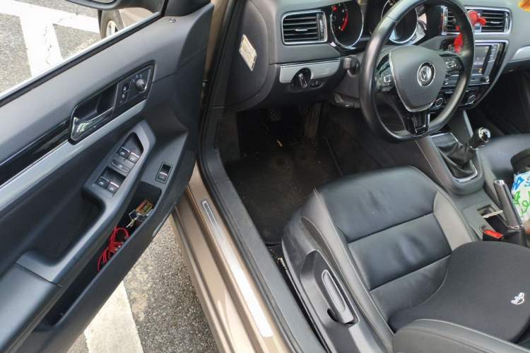 Used Volkswagen Sagitar 2017 230TSI Manual Comfort Model Driver Seat