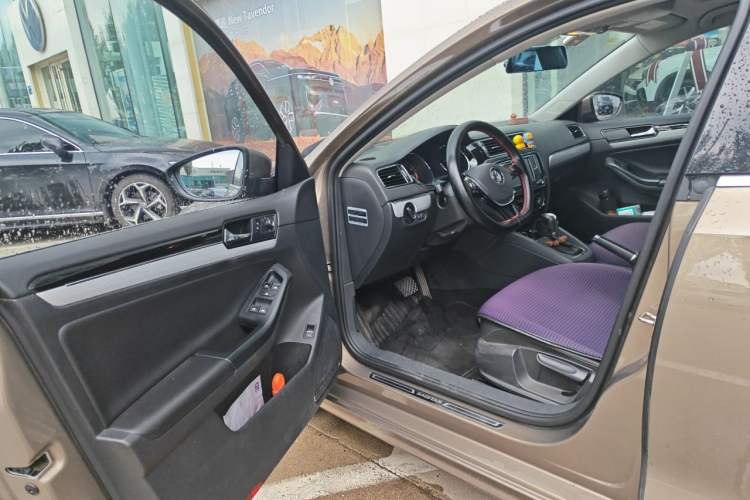 Used Volkswagen Sagitar 2017 1.6L Automatic Comfort Model Driver Seat