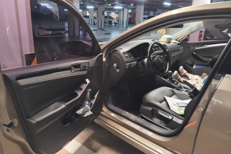 Used Volkswagen Sagitar 2017 230TSI Automatic Comfort Version Driver Seat