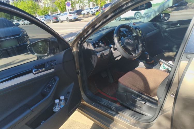 Used Volkswagen Sagitar 2017 230TSI Automatic Comfort Version Driver Seat