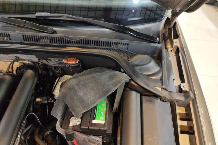 Used Volkswagen Sagitar 2017 230TSI Automatic Comfort Version Engine Bay Left