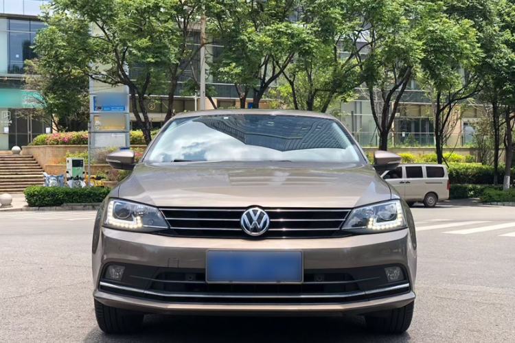Used Volkswagen Sagitar 2017 230TSI Automatic Luxury Edition Exterior 1