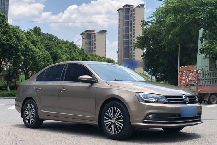 Used Volkswagen Sagitar 2017 230TSI Automatic Luxury Edition Exterior 2