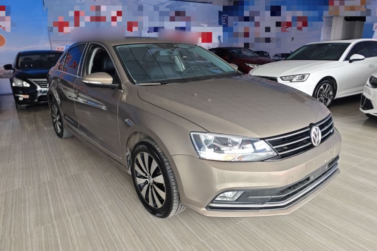 Used Volkswagen Sagitar 2017 230TSI Automatic Comfort Version Front Right 45 Deg