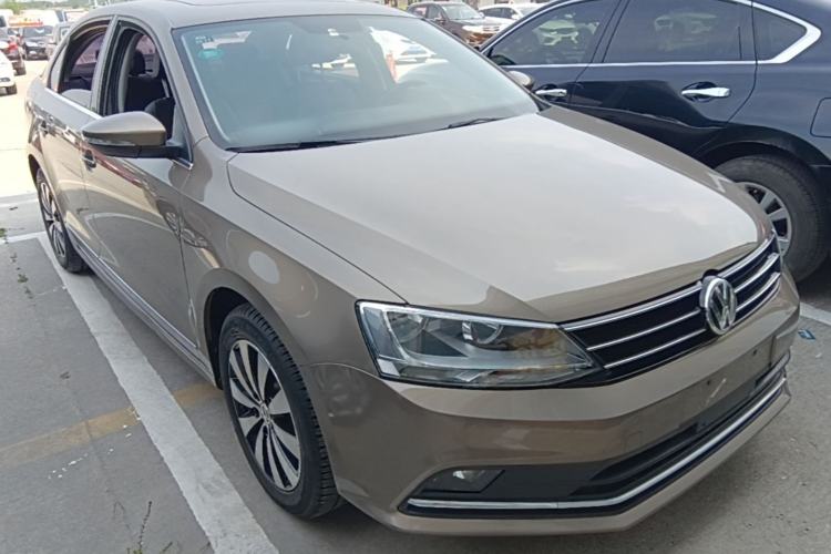 Used Volkswagen Sagitar 2017 230TSI Automatic Comfort Version Front Right 45 Deg