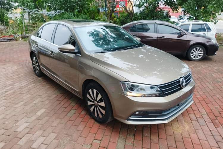 Used Volkswagen Sagitar 2017 180TSI Automatic Luxury Edition Front Right 45 Deg