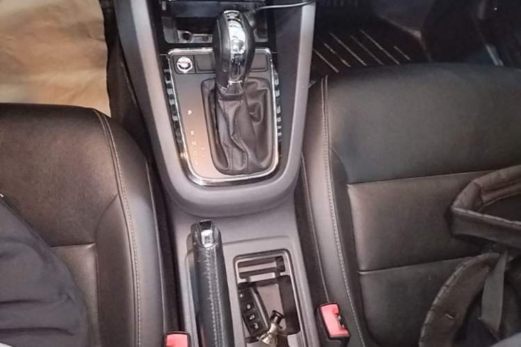Used Volkswagen Sagitar 2017 1.6L Automatic Comfort Model Gear Lever