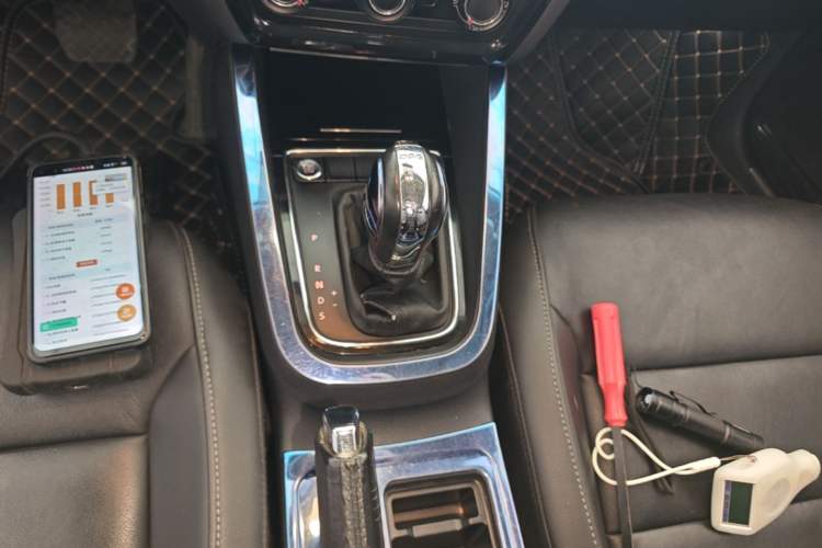 Used Volkswagen Sagitar 2017 230TSI Automatic Comfort Version Gear Lever