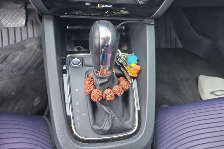 Used Volkswagen Sagitar 2017 1.6L Automatic Comfort Model Gear Lever