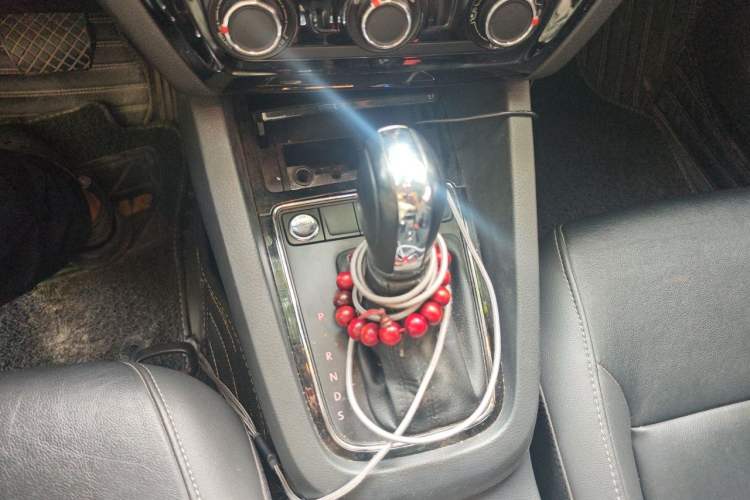 Used Volkswagen Sagitar 2017 1.6L Automatic Comfort Model Gear Lever