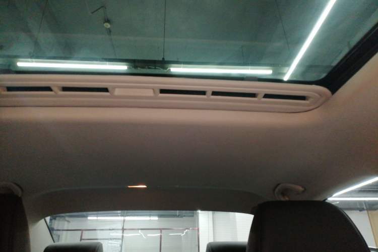 Used Volkswagen Sagitar 2017 230TSI Automatic Comfort Version Headliner