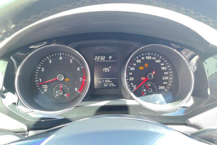 Used Volkswagen Sagitar 2017 230TSI Automatic Comfort Version Instrument Cluster