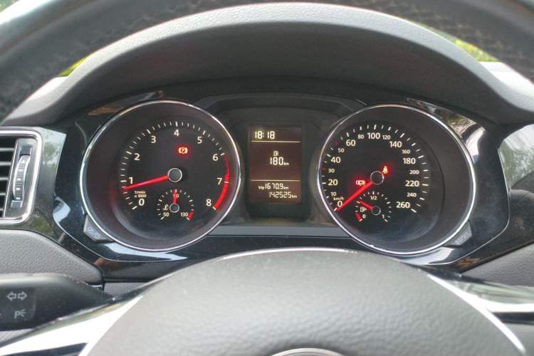 Used Volkswagen Sagitar 2017 230TSI Manual Comfort Model Instrument Cluster