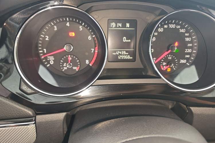 Used Volkswagen Sagitar 2017 230TSI Automatic Comfort Version Instrument Cluster
