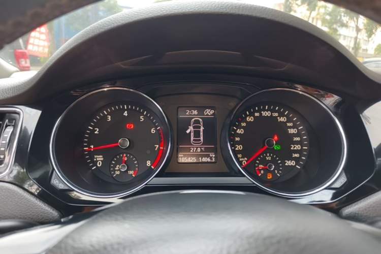 Used Volkswagen Sagitar 2017 180TSI Automatic Luxury Edition Instrument Cluster