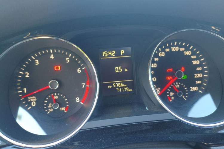 Used Volkswagen Sagitar 2017 230TSI Automatic Comfort Version Instrument Cluster