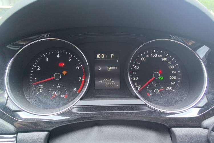 Used Volkswagen Sagitar 2017 230TSI Automatic Comfort Version Instrument Cluster