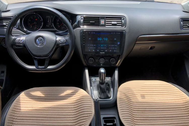 Used Volkswagen Sagitar 2017 230TSI Automatic Luxury Edition Interior 1