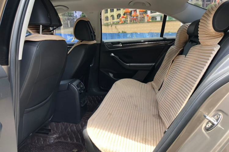 Used Volkswagen Sagitar 2017 230TSI Automatic Luxury Edition Interior 3