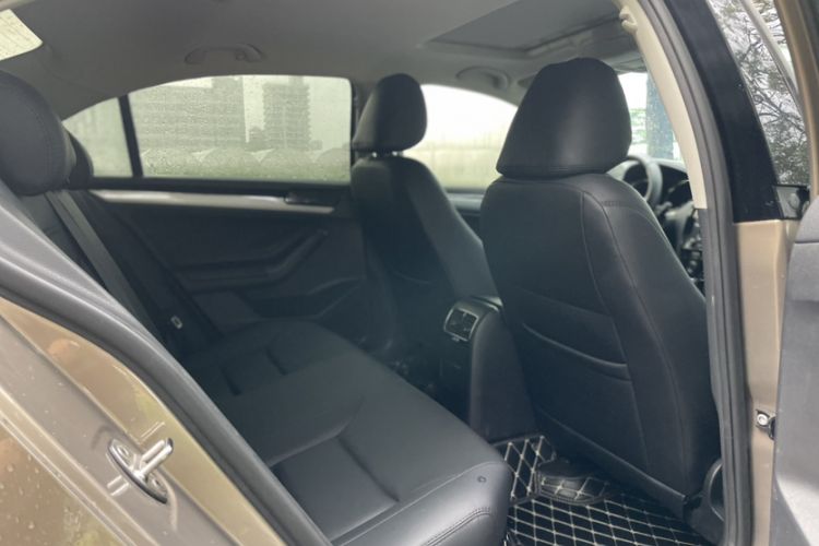 Used Volkswagen Sagitar 2017 1.6L Automatic Comfort Model Interior 4