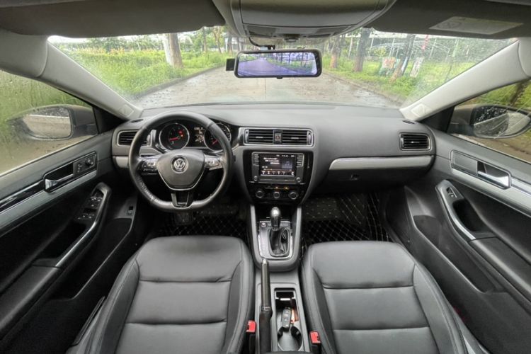 Used Volkswagen Sagitar 2017 1.6L Automatic Comfort Model Interior 5