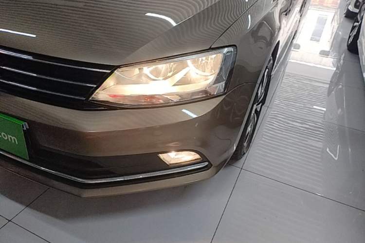 Used Volkswagen Sagitar 2017 1.6L Automatic Comfort Model Left Front Headlight