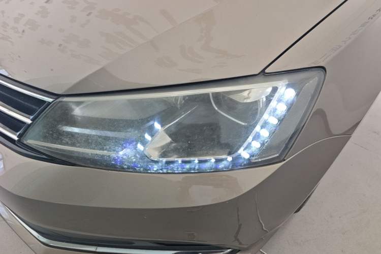 Used Volkswagen Sagitar 2017 1.6L Automatic Comfort Model Left Front Headlight
